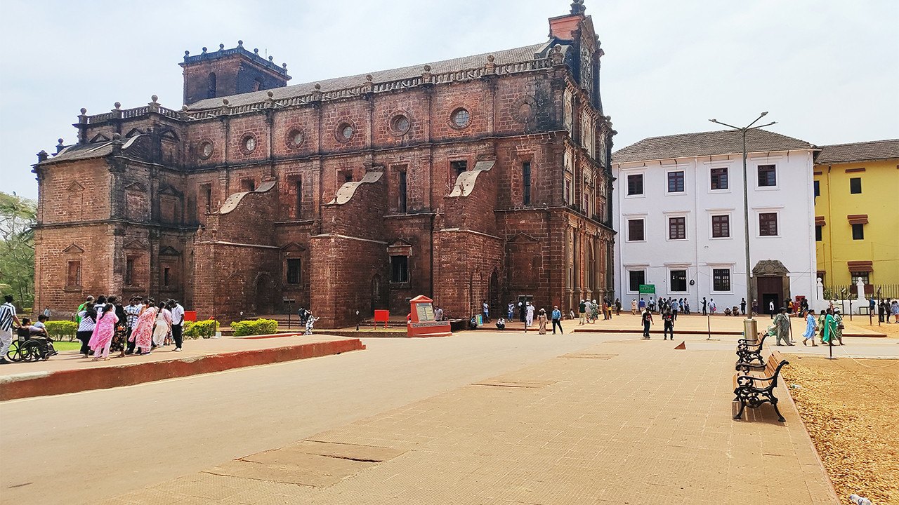 Eski Goa Kiliseleri (Bom Jesus)