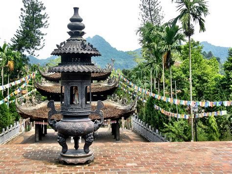 Perfume Pagoda (Chua Huong)