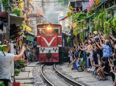 Hanoi Train Street (Tren Sokağı)