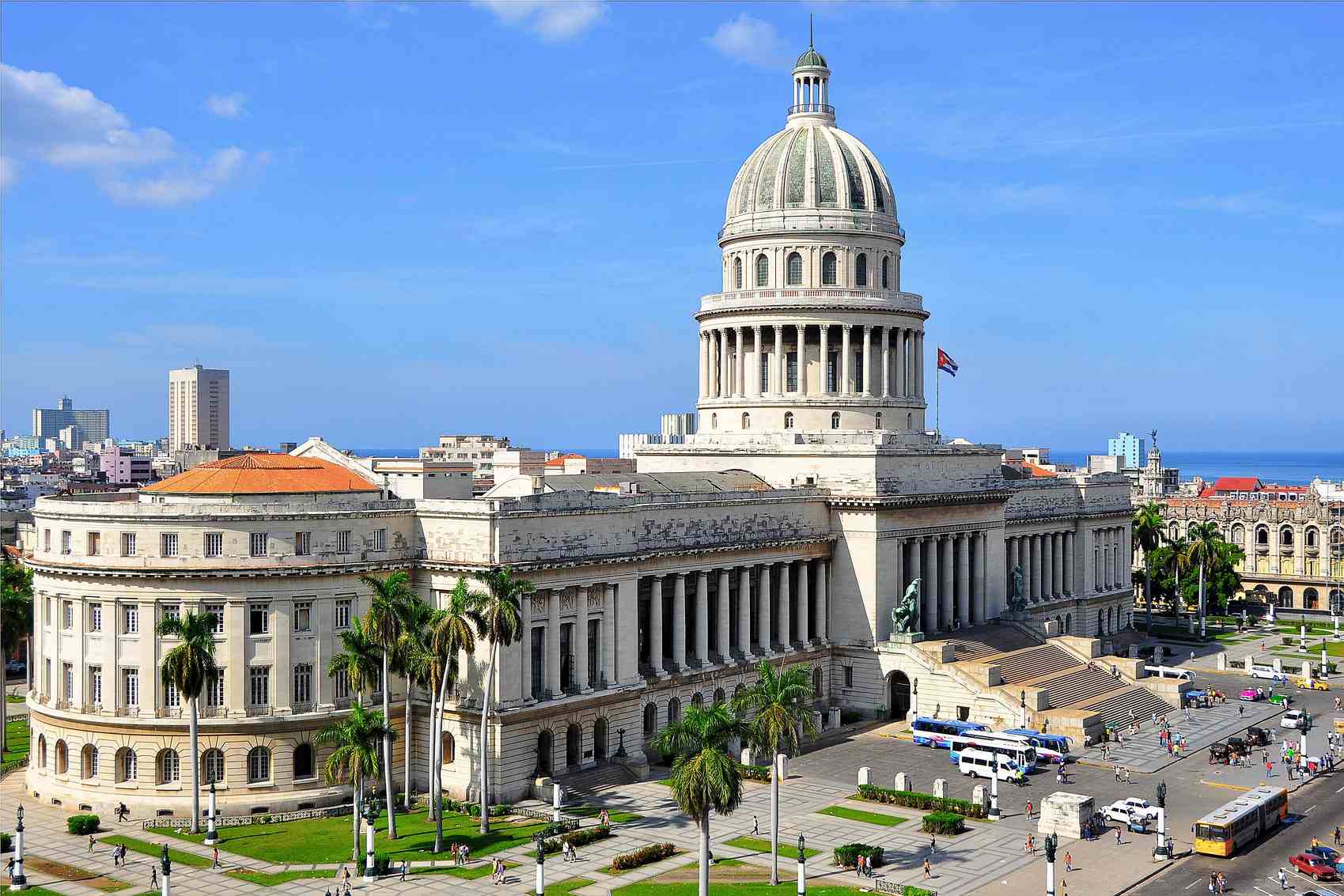 El Capitolio & Çevresi