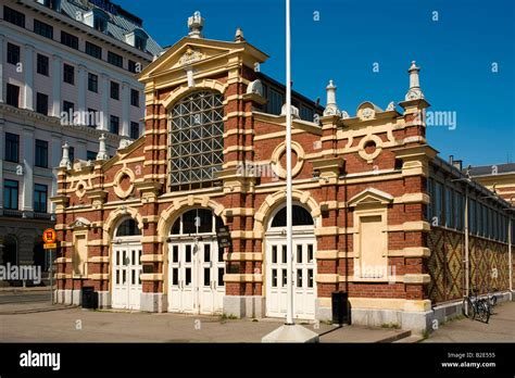 Helsinki Pazar Meydanı (Kauppatori) + Eski Market Hall