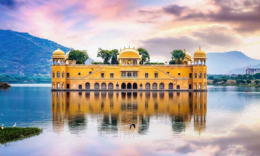 Jal Mahal (Su Sarayı)