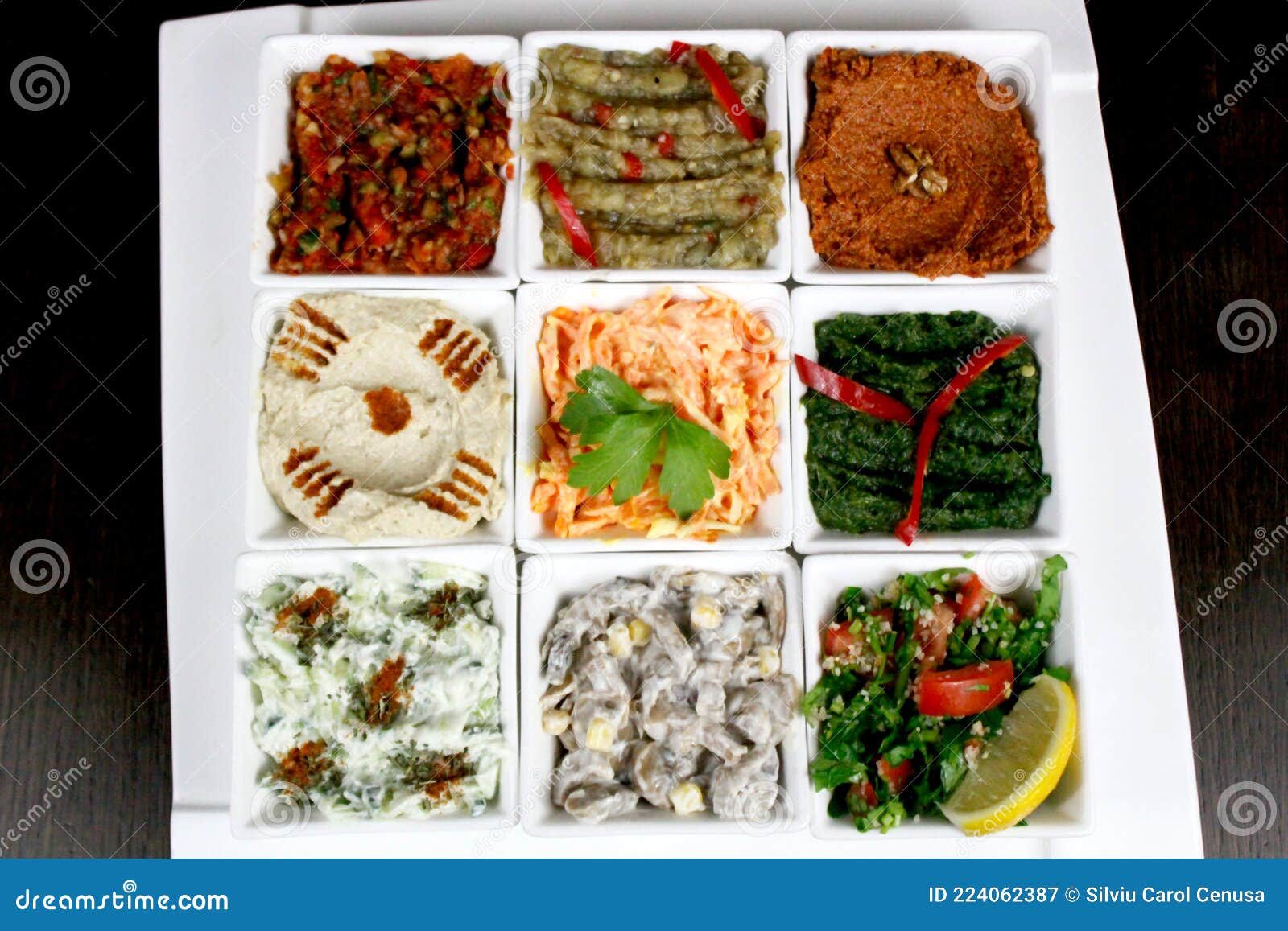 Zeytinyağlı meze tabağı