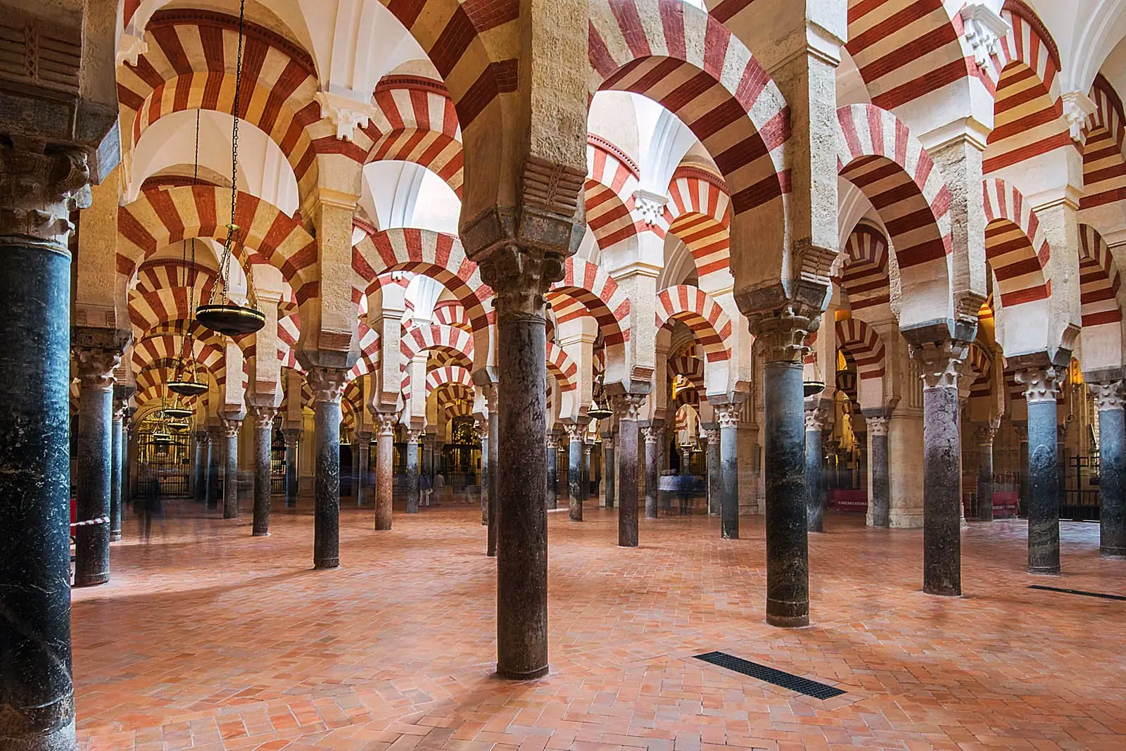 Judería (Yahudi Mahallesi) & Sinagog