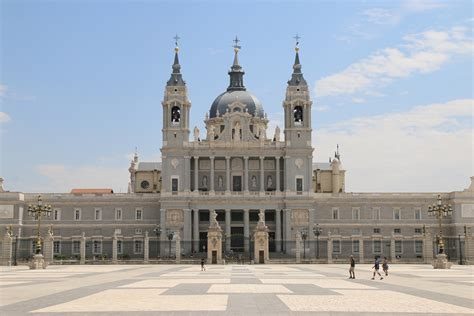 ucuzakesfet.com/madrid-catedral-de-la-almudena
