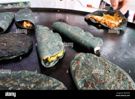 Quesadilla + tlacoyo