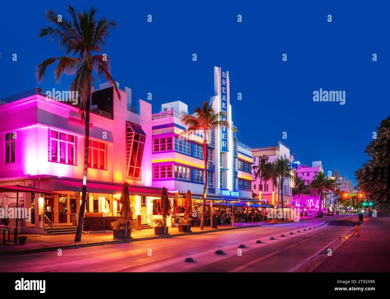 Miami South Beach Ocean Drive Art Deco pastel binalar palmiye plaj