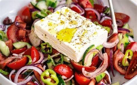 Horiatiki (Yunan salatası)