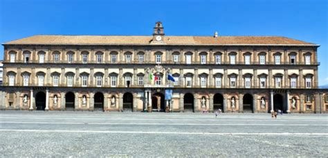 Napoli Piazza del Plebiscito + Kraliyet Sarayı