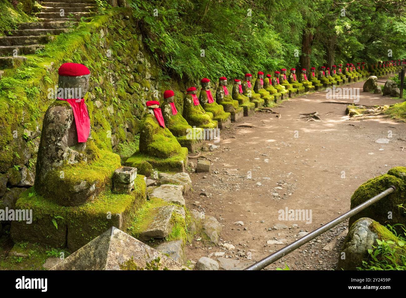 Kanmangafuchi Geçidi (Jizo Heykelleri)