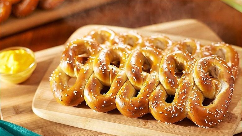Philly Pretzel + cheesesteak ürünleri