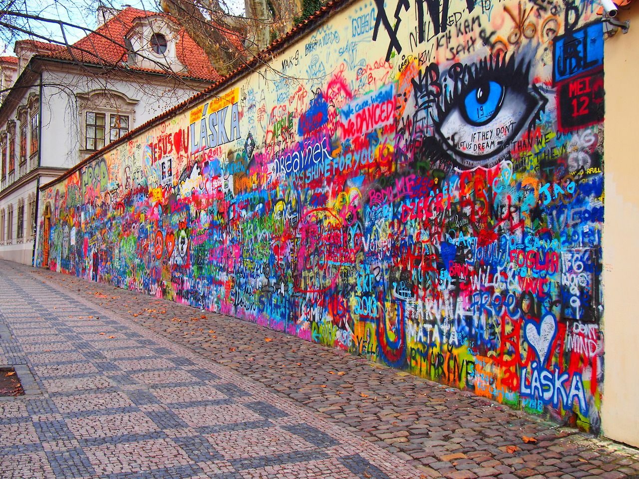 ucuzakesfet.com/prag-lennon-duvari