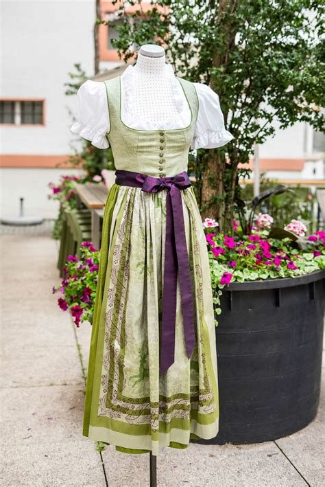 Trachten (Dirndl / Lederhosen)