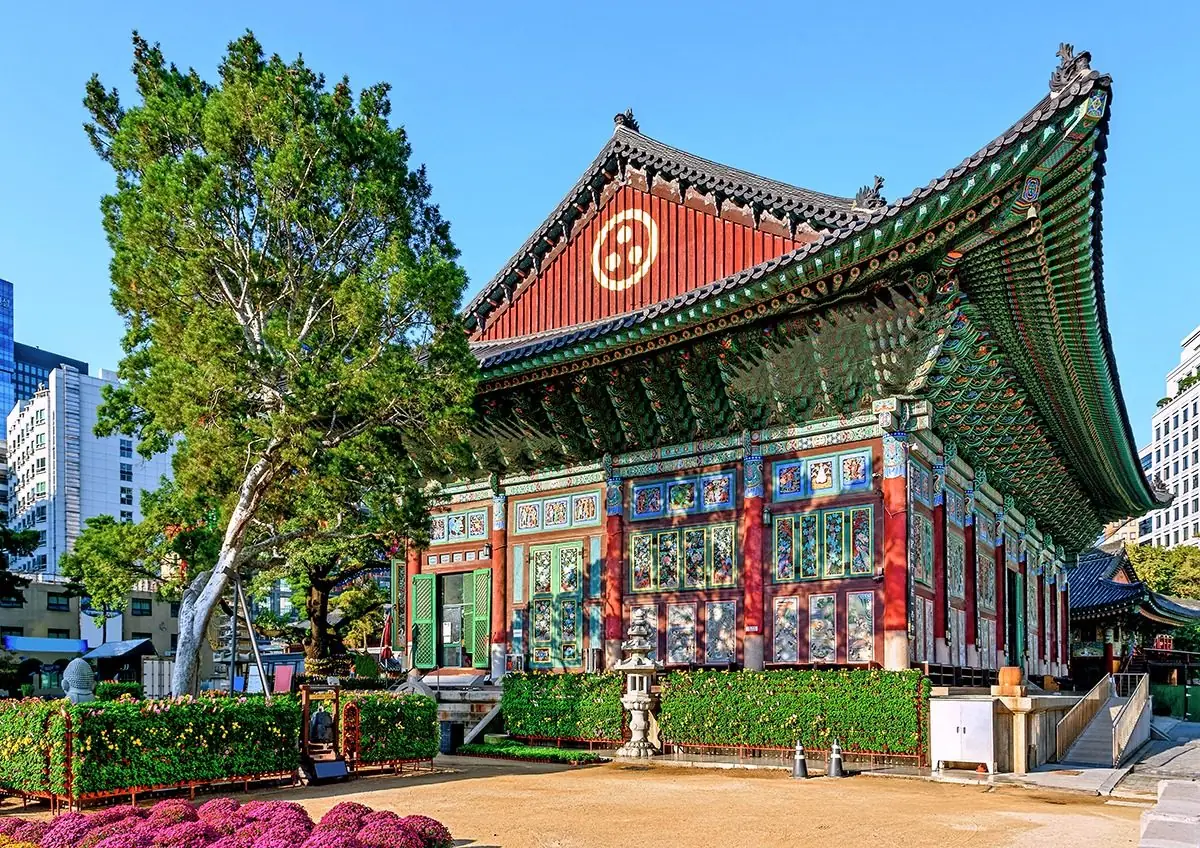 Seul: insadong jogyesa tapinagi