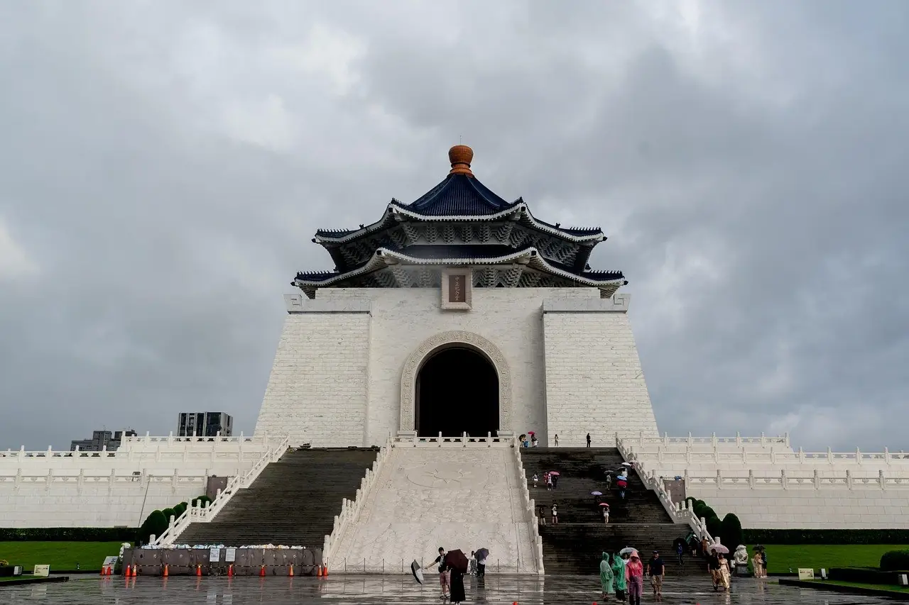 Taipei — Chiang Kai-shek Anıtı & Longshan Tapınağı