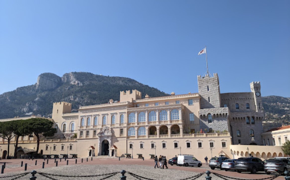 Kraliyet Sarayı (Place Hassan II)