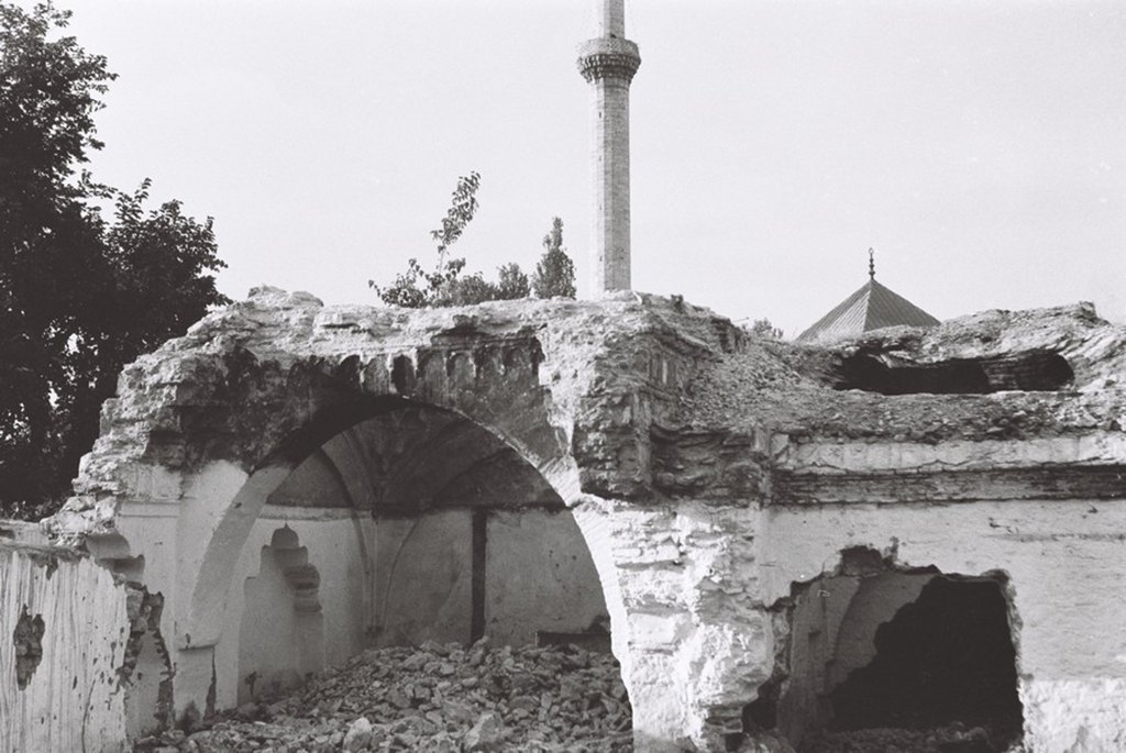Memet Paşa & Çifte Hamam / Bezisten