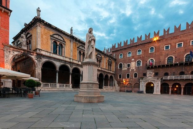 ucuzakesfet.com/verona-piazza-dei-signori