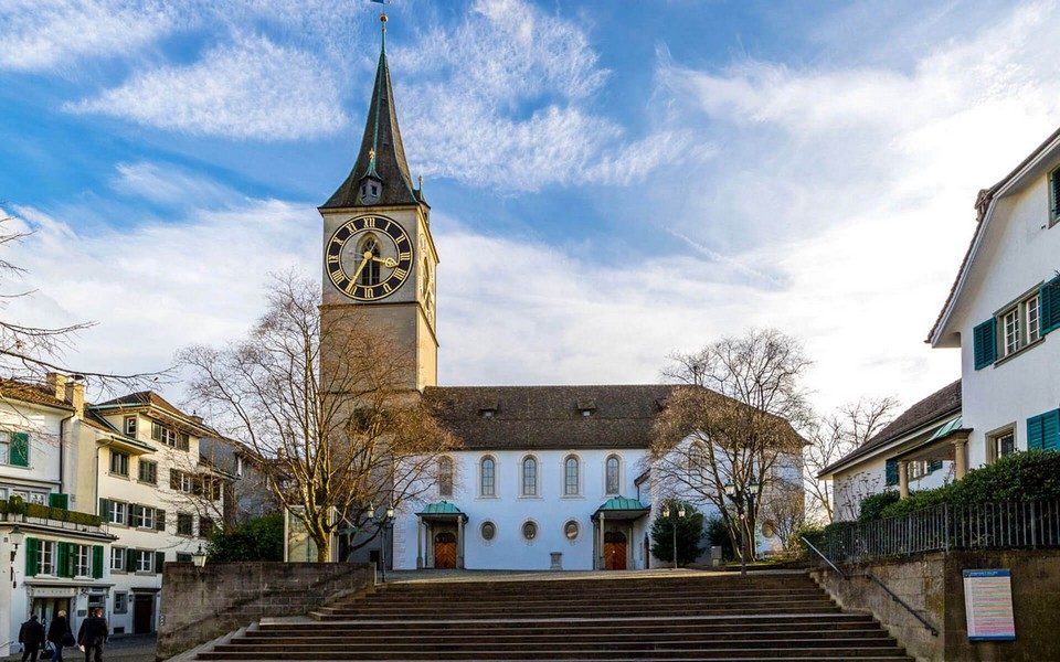 Zürih St. Peter Kilisesi